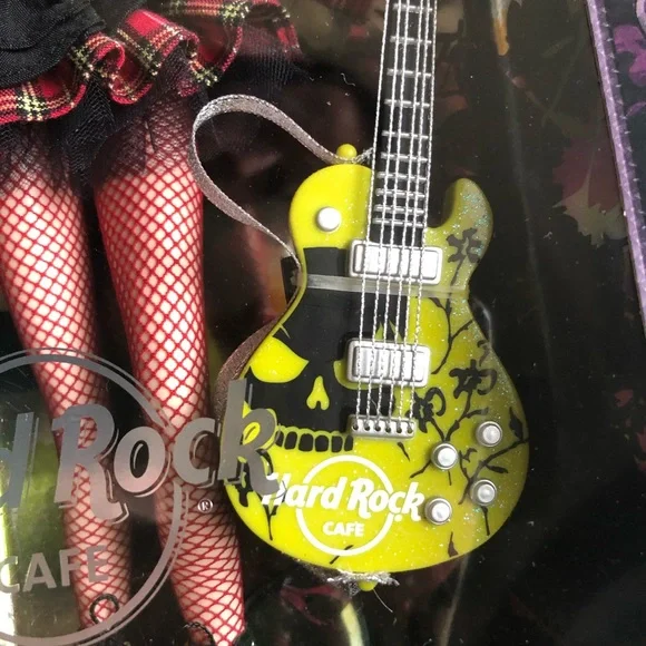 NIB HARD ROCK 2008 BARBIE GOLD LABEL COLLECTOR PIN - Picture 9 of 12